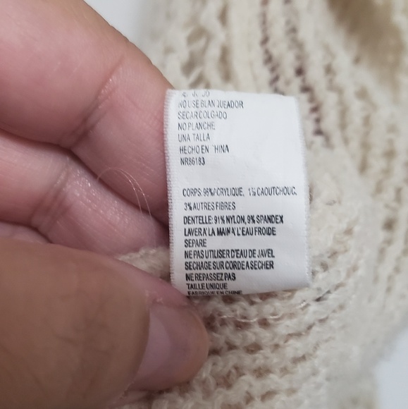 GUC Floral Scarf - Picture 3 of 6